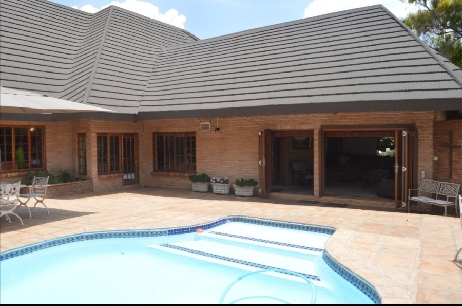 5 Bedroom Property for Sale in Wilkoppies North West